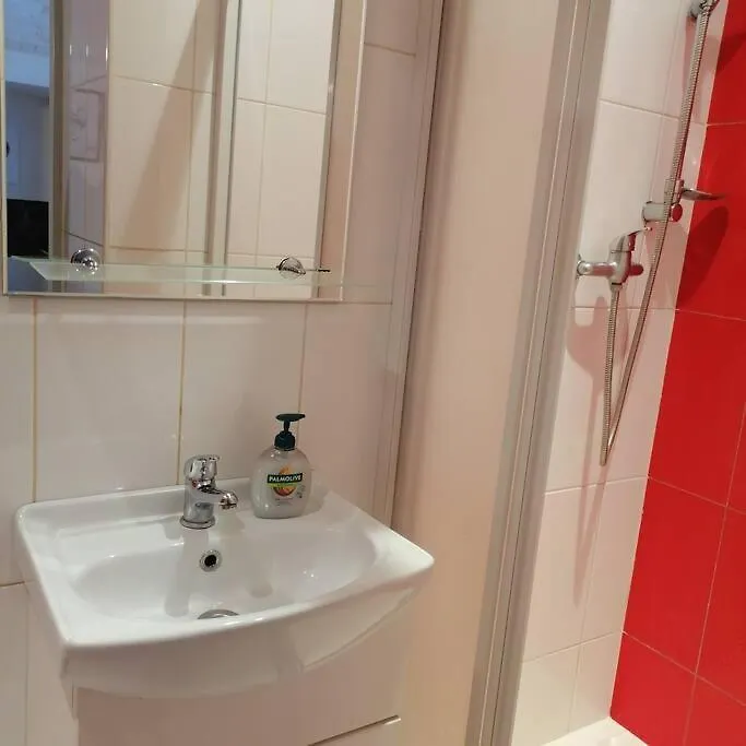 Basement Apartment In The City Center!! Prag