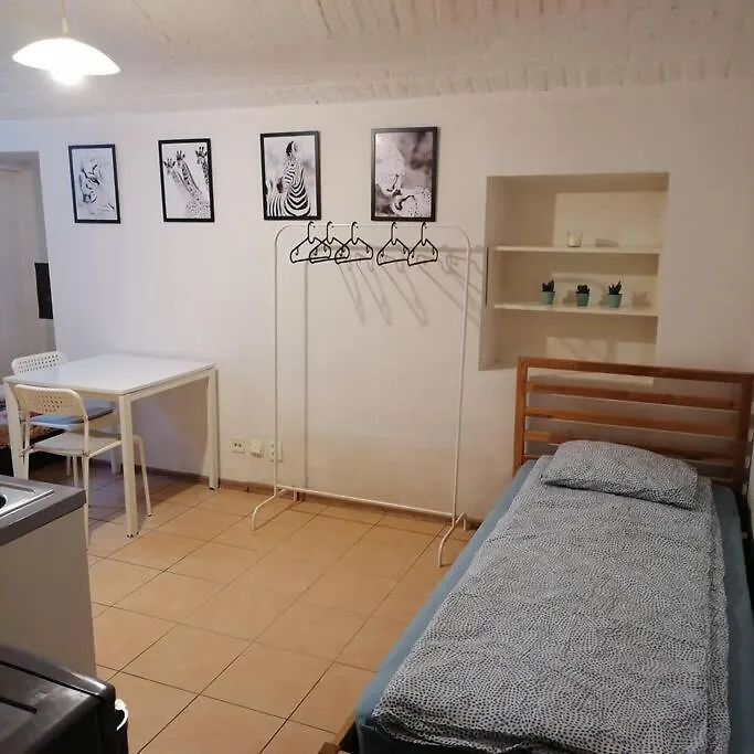 Basement Apartment In The City Center!! Prag Tschechische Republik