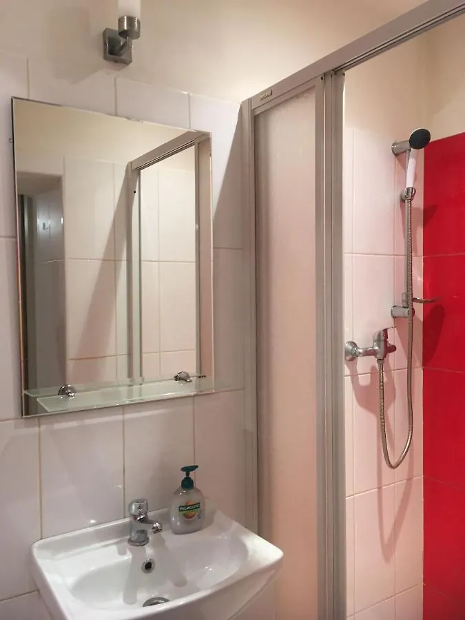 Basement Apartment In The City Center!! Prag