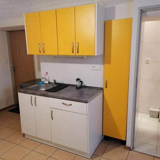 Basement Apartment In The City Center!! Praha