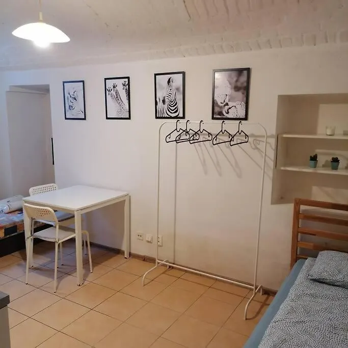 Basement Apartment In The City Center!! Praha Česká republika