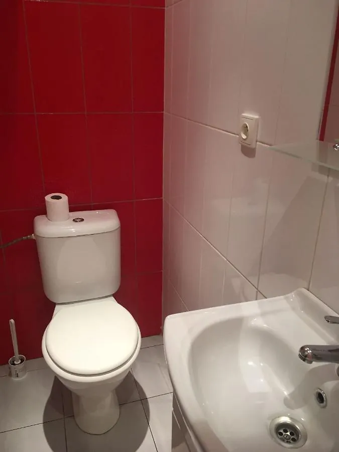 Basement Apartment In The City Center!! Praha
