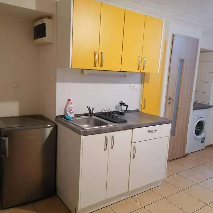 Basement Apartment In The City Center!! Prague
